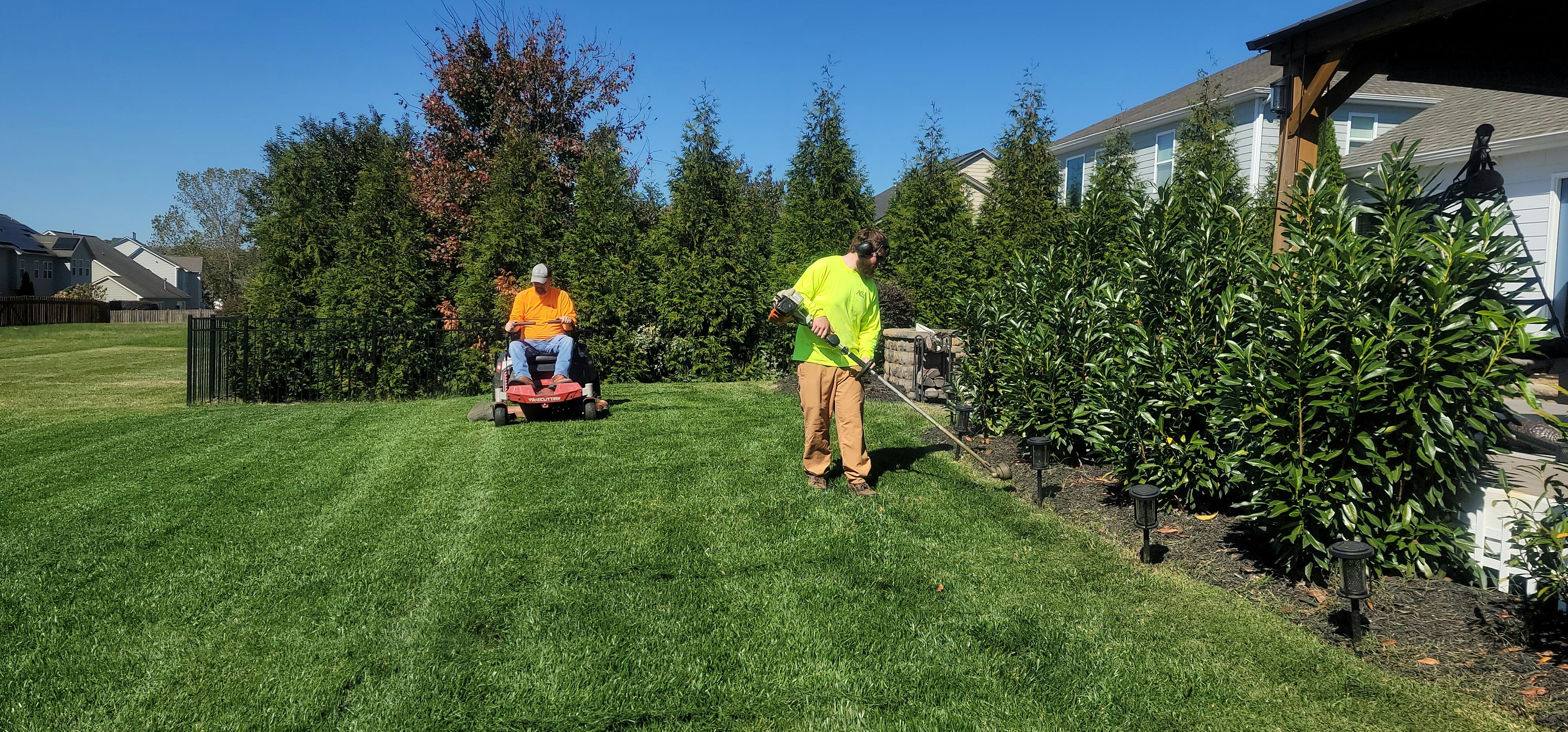 Upper Valley Landscaping - lawn photo